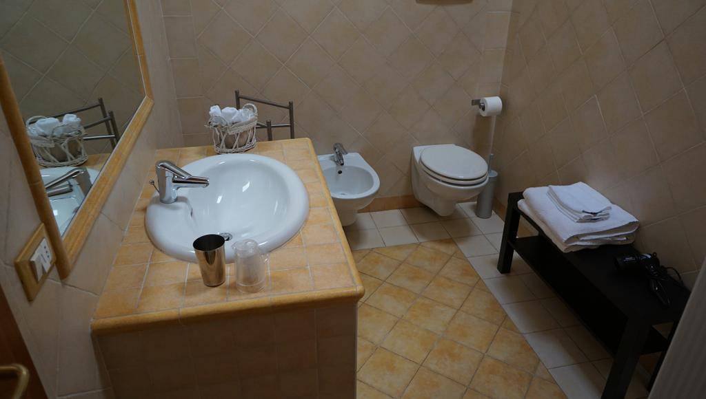 Agriturismo Fior Di Pesco Hotel Sommacampagna Luaran gambar
