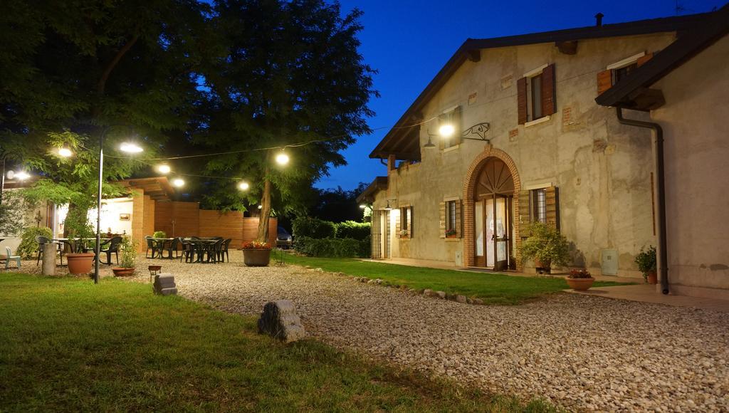 Agriturismo Fior Di Pesco Hotel Sommacampagna Luaran gambar